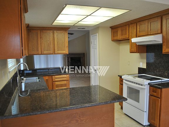 5th image of 4073 N Country Dr