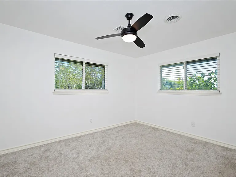 7629 Lang Rd — Photo 20