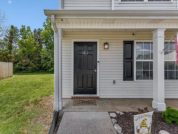 4th image of 381 Shoshone Pl