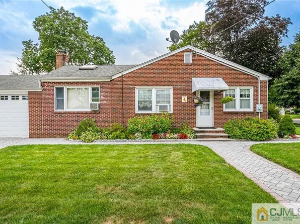19 Henry St, Metuchen, NJ 08840