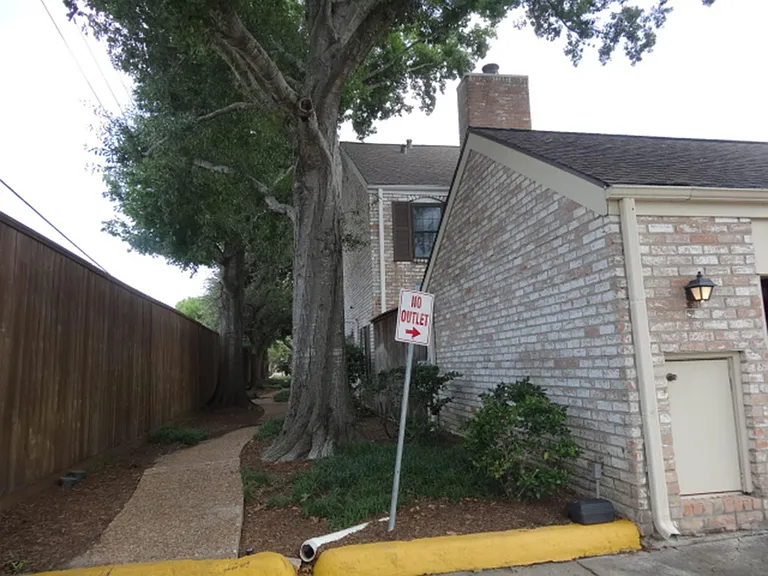864 Augusta Dr #208 — Photo 24