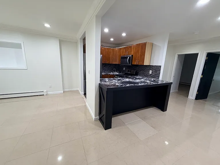 165 Mac Arthur Ave — Photo 1