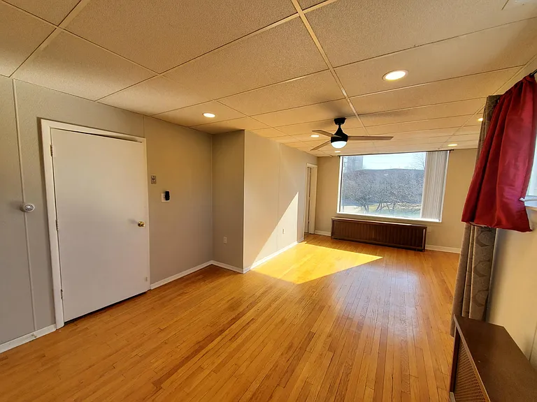 2742 W Montrose Ave #2 — Photo 5