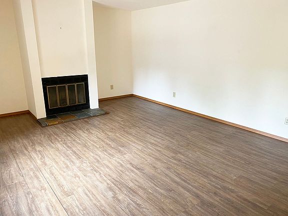 4th image of 4PLEX-1816 Carol Dr #1819