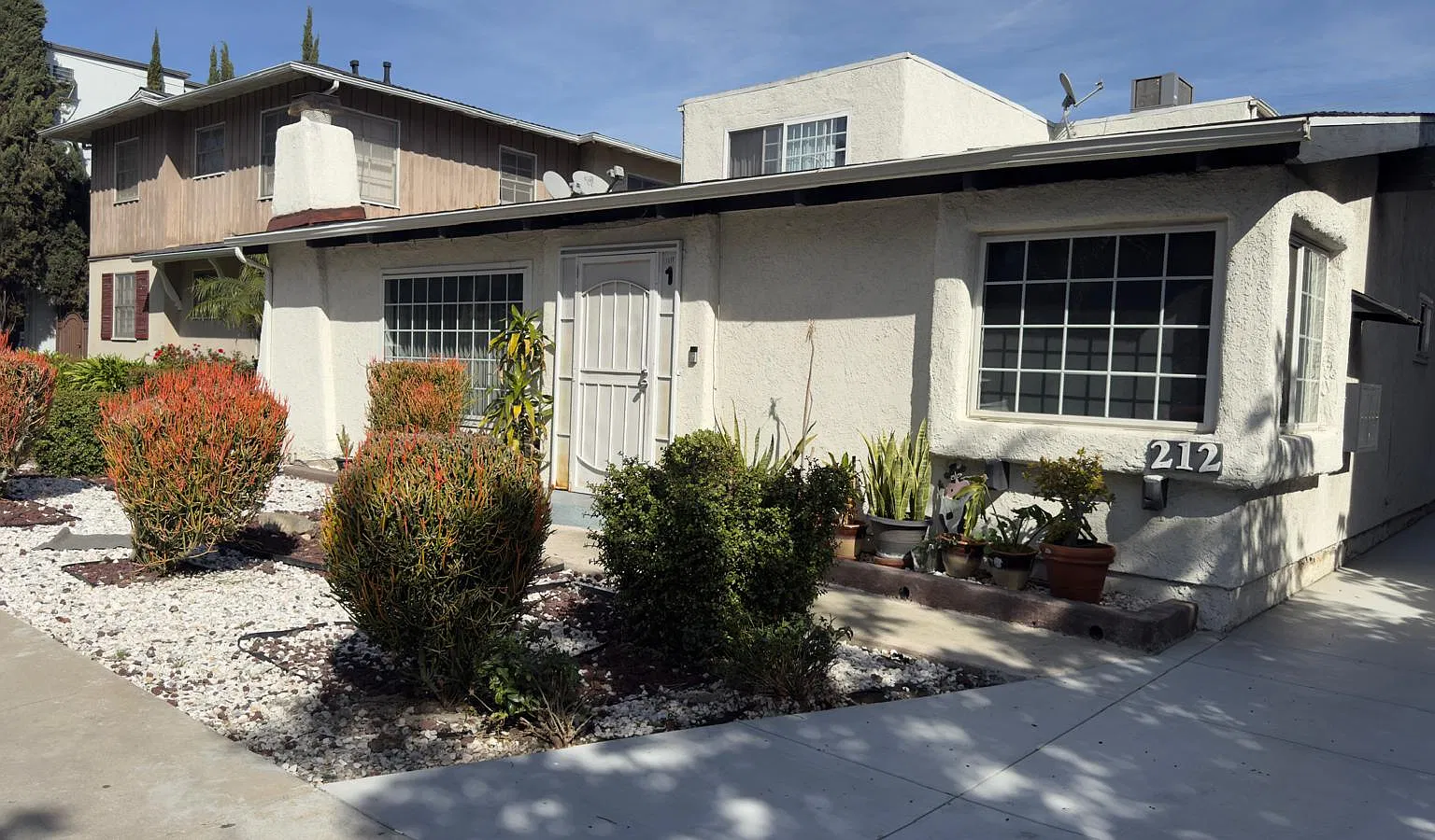 3 bed, 1250 sqft, $4,100 — Photo 1