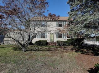 5 Chunga Dr, Cumberland, RI 02864