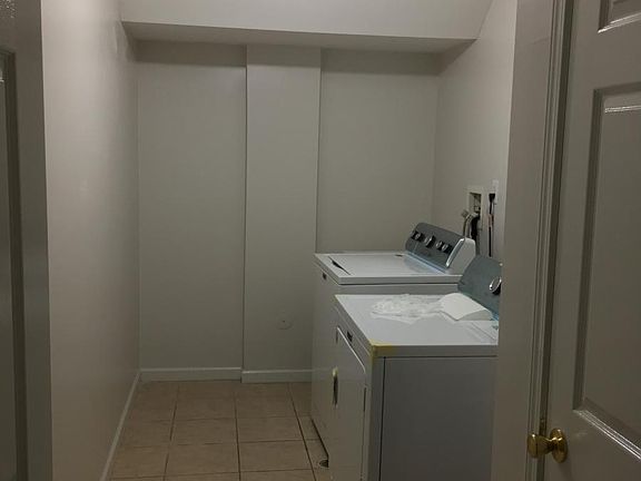 Laundry room with W/D, closet and sink