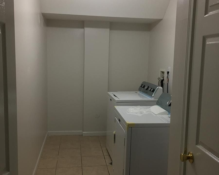 Laundry room with W/D, closet and sink