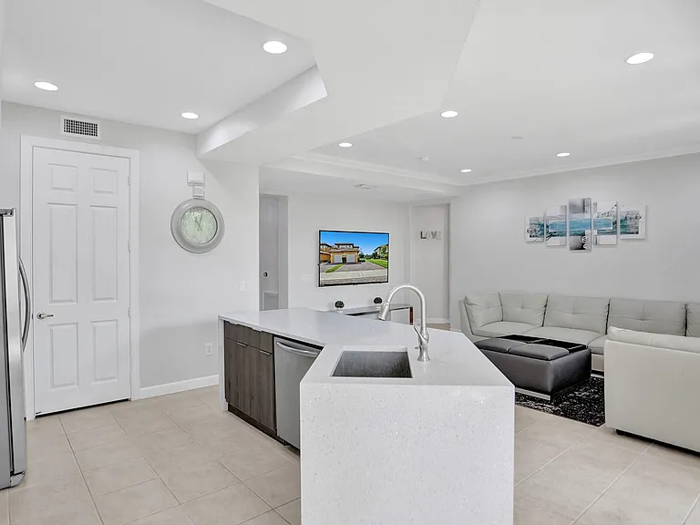 8246 NW 127th Ln #29-C — Photo 13