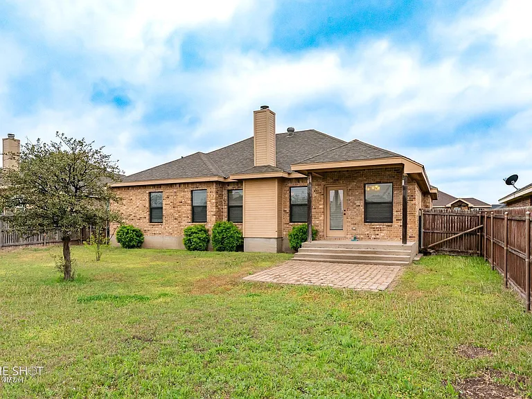 350 Miss Ellie Ln — Photo 36
