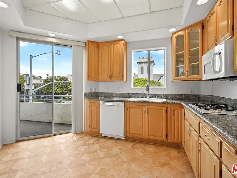 1325 Arizona Ave #201 — Photo 23