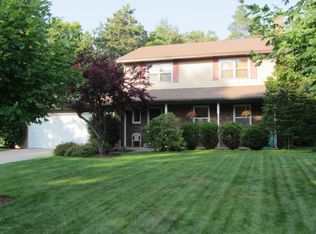 907 N Kingwood Ct, Holland, MI 49424