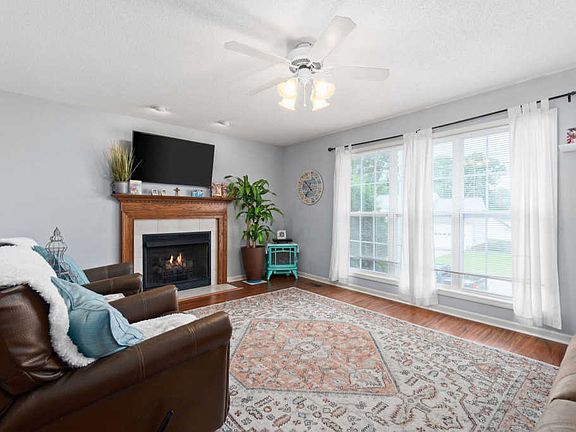 3rd image of 3399 Summerfield Dr