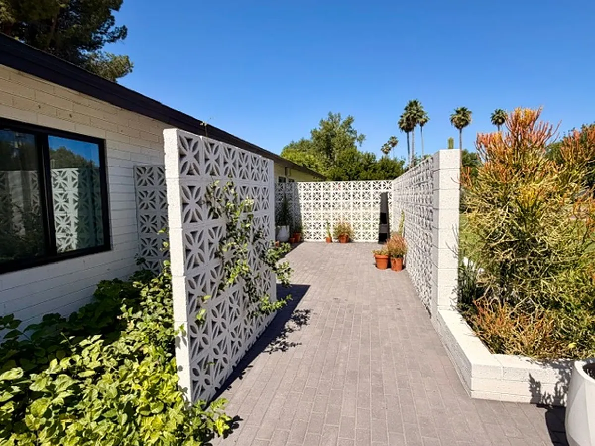 Building Photo - 703 W Palo Verde Dr