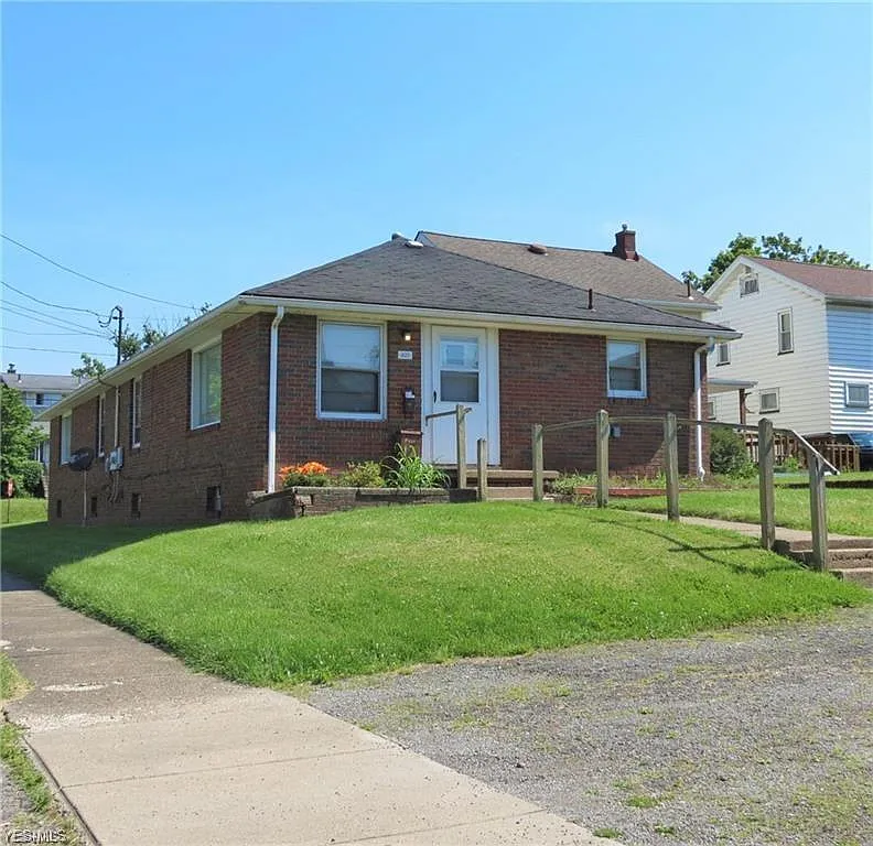 101 Townsend Ave photo 1