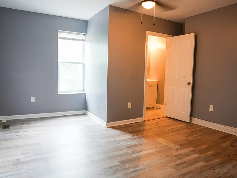 1321 W Lafayette Ave — Photo 18