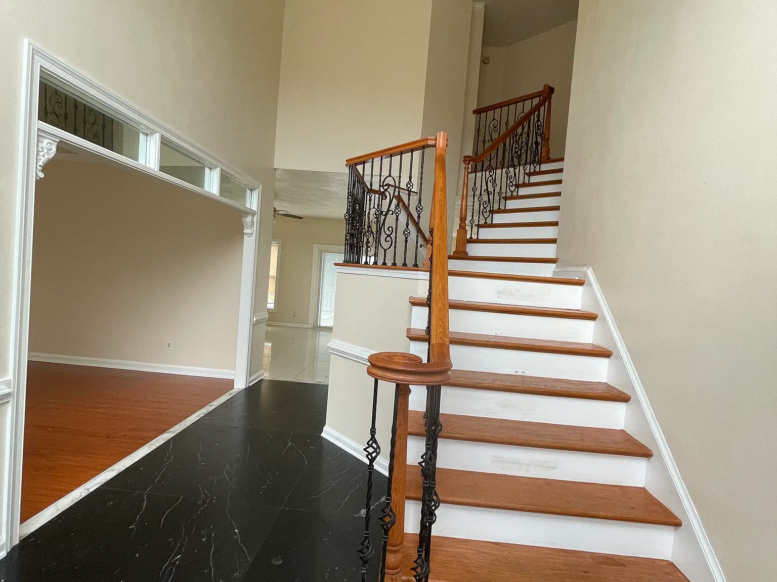 5 bed, 3529 sqft, $4,650 — Photo 2
