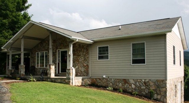 1st image of 212 Parker Dr