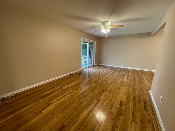 Livingroom with sliding doors to porch