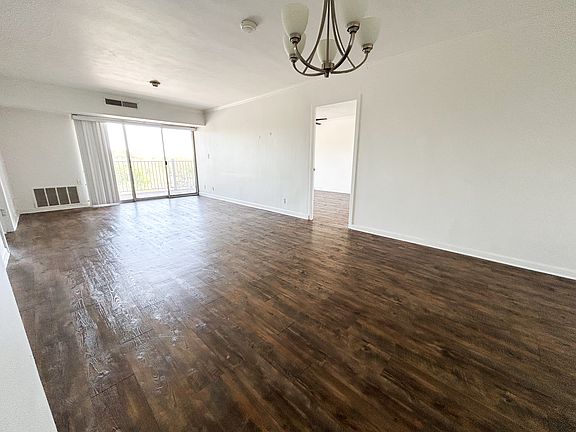 4th image of 3415 W End Ave #911