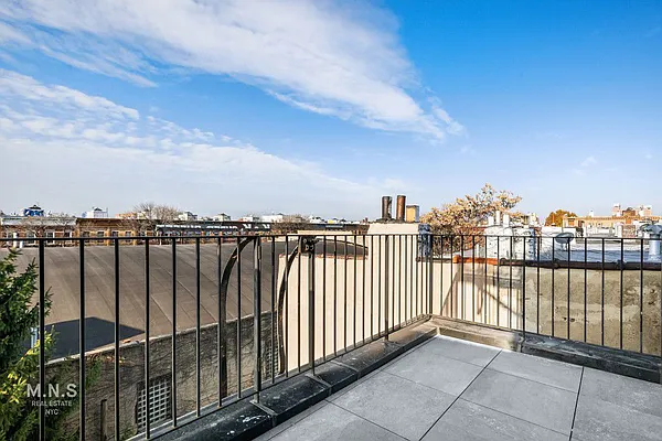 Rented by MNS | media 33