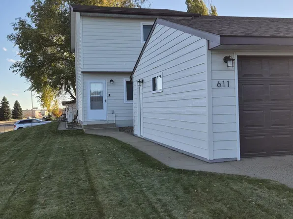 611 27th St W, Dickinson, ND 58601