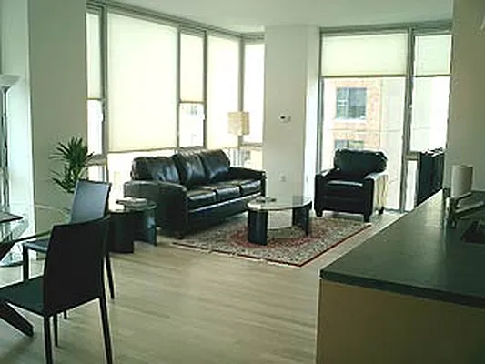 Rented by R New York | media 18