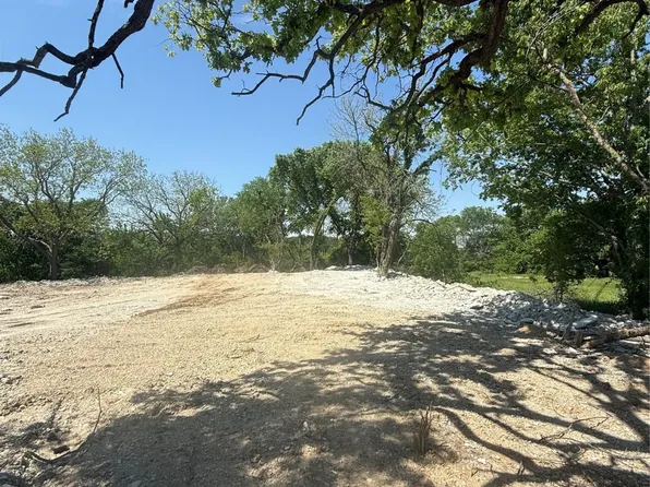2215 Dowdy Ferry Rd, Dallas, TX 75217