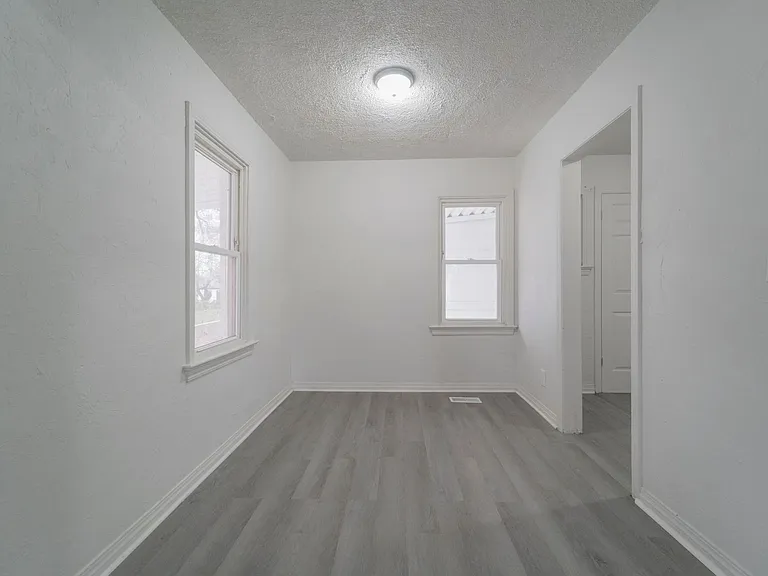 2113 NE 17th St — Photo 11