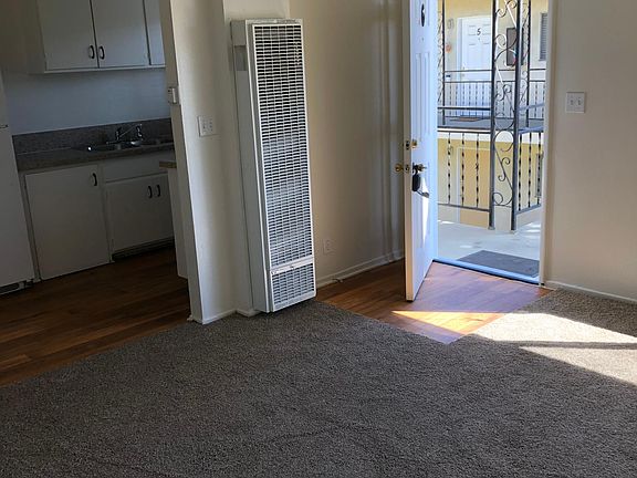 4th image of 713 N E St APT 6