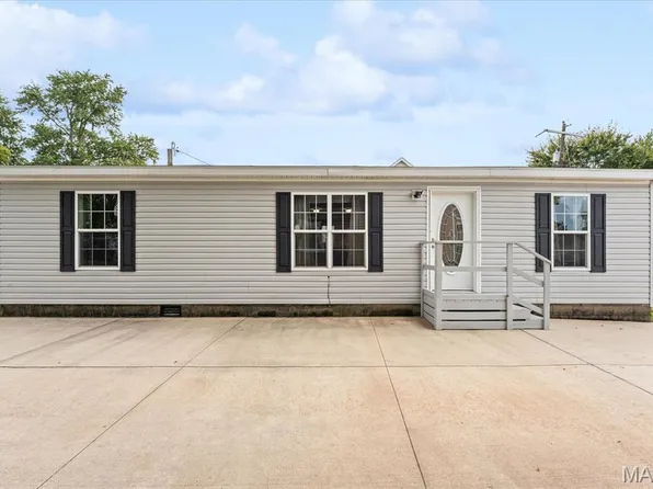 6 E Birch St, New Baden, IL 62265
