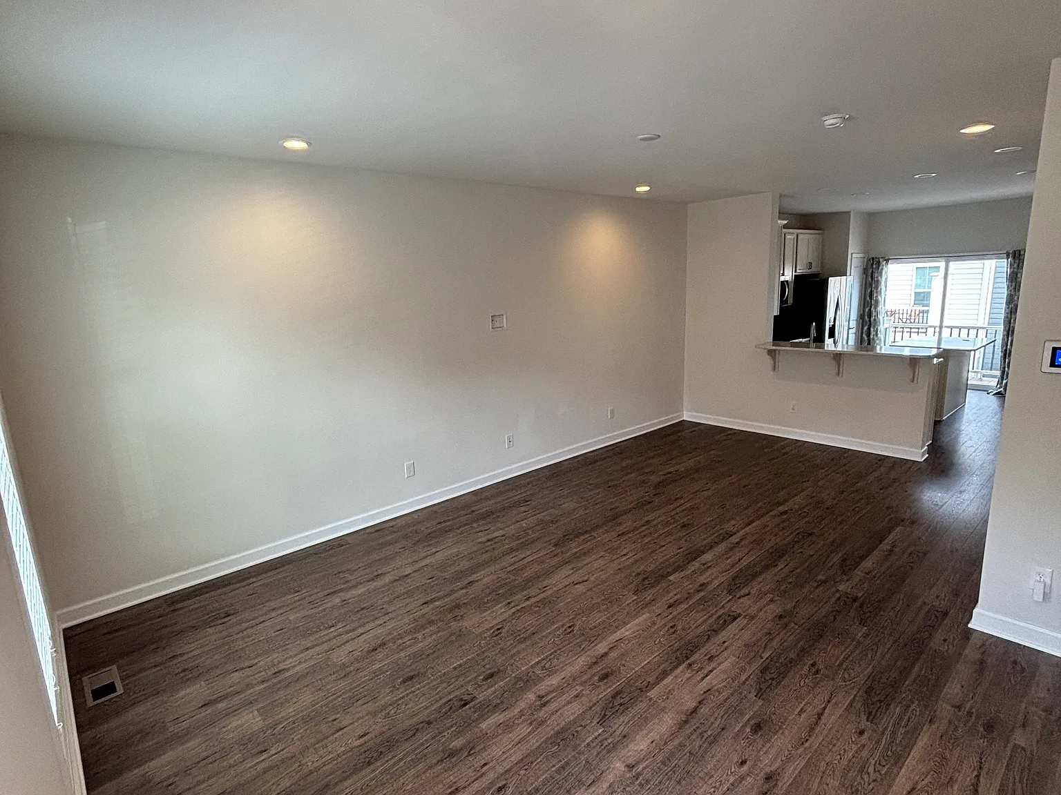 2 bed, 2.5 bath, 1908 sqft, $2,150 — Photo 2