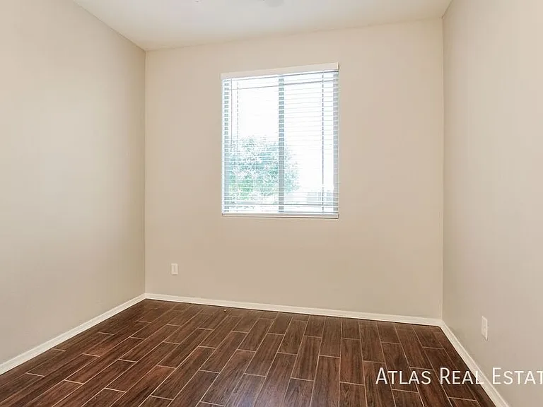 18660 W Robin Ln — Photo 11