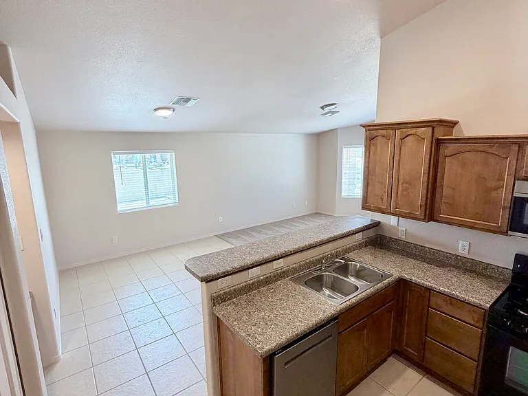 10837 S Madero St — Photo 4