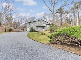 3 Debbie Trl, Hampton Bays, NY 11946