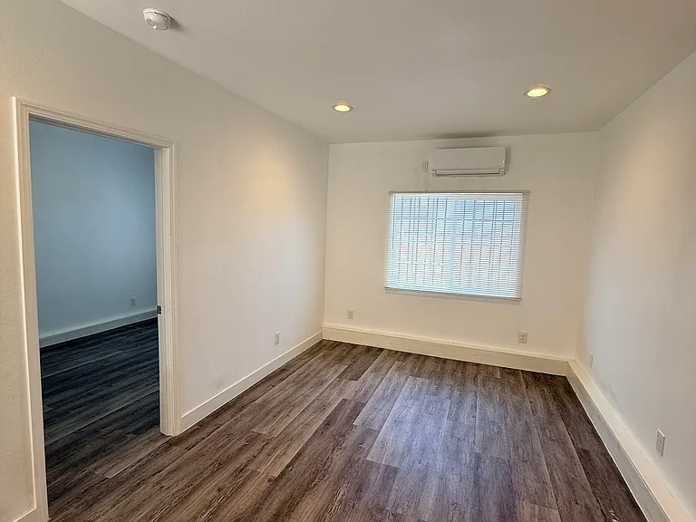 10025 S Gramercy Pl #1/2 — Photo 13