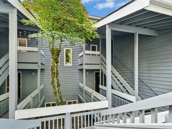 9446 Redmond Woodinville Road NE #D223, Redmond, WA 98052