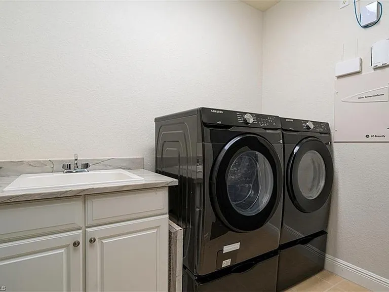 7703 Martino Cir — Photo 34
