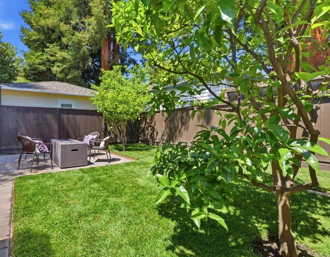 Studio, 350 sqft, $3,500 — Photo 3