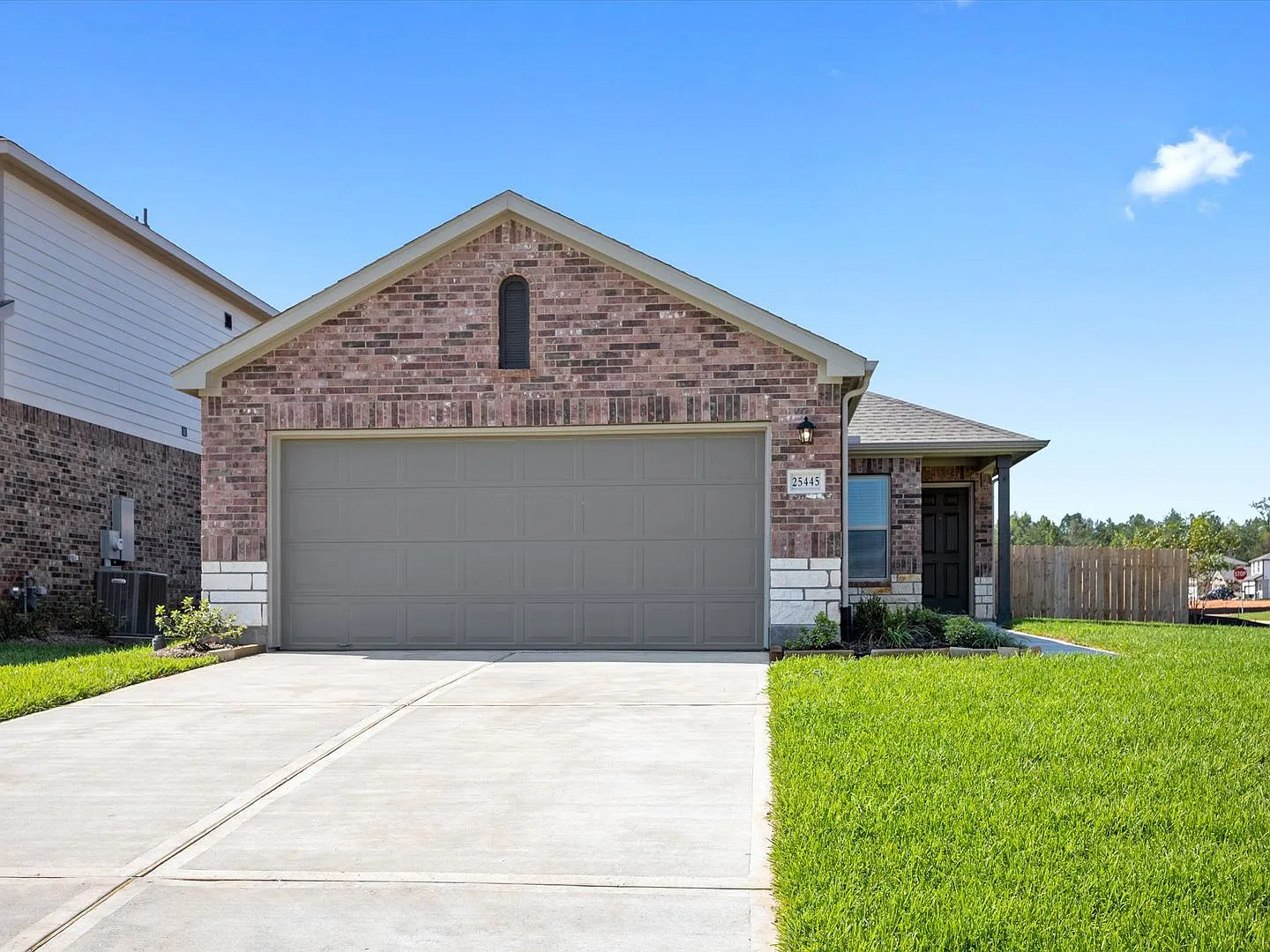 Now Available! Spacious 3-Bedroom, 2-Bath Home with a Privacy-Fenced Backyard in Magnolia Springs — Photo 3