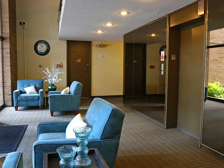 Lexington Hills Apartments — Photo 29