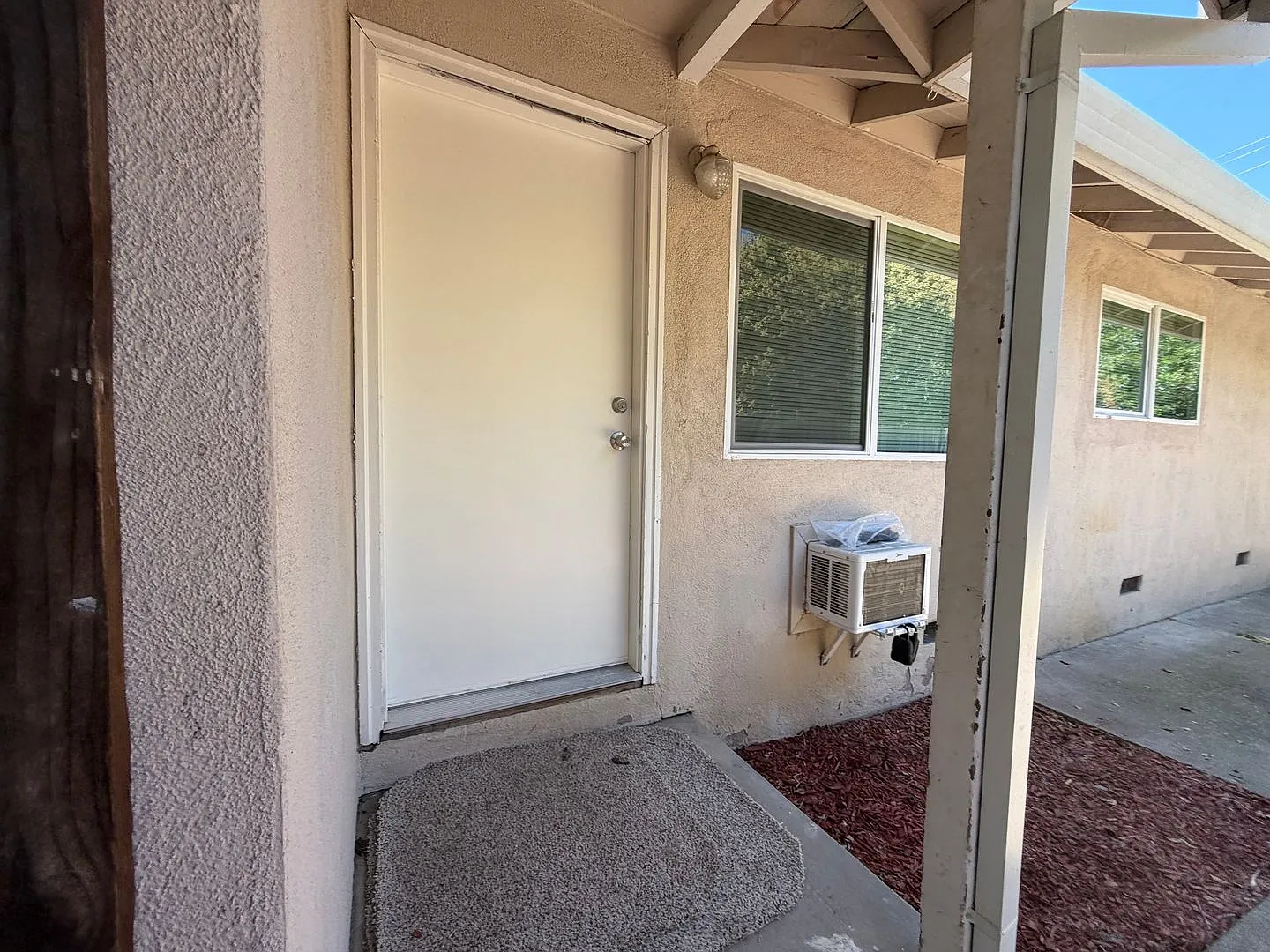 Updated 2 bedroom duplex near hospital — Photo 4
