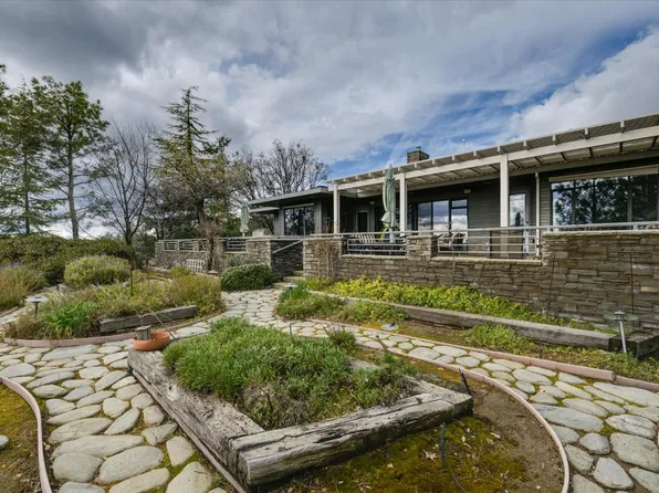 1160 N Circle Dr, Diamond Springs, CA 95619