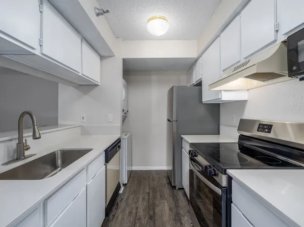 Falcon Point Apartments