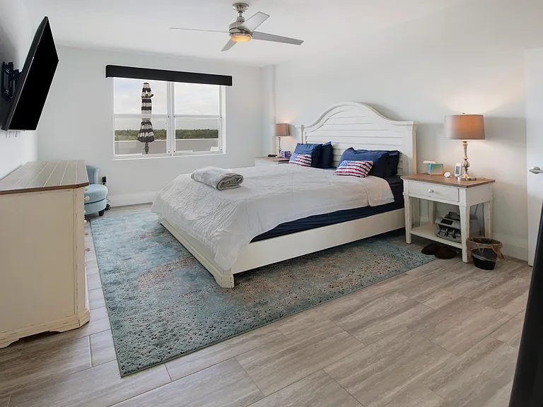 236 SE 5th Ave #410 — Photo 13