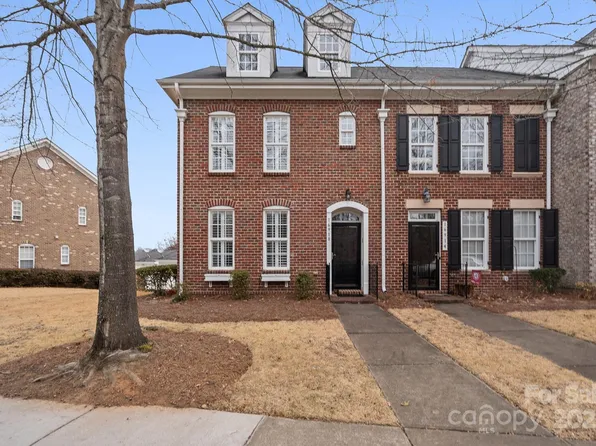 16918 Summers Walk Blvd, Davidson, NC 28036