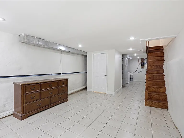 2653 S 6th St — Photo 34