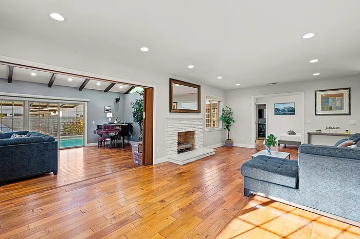 135 Underhill Dr — Photo 36