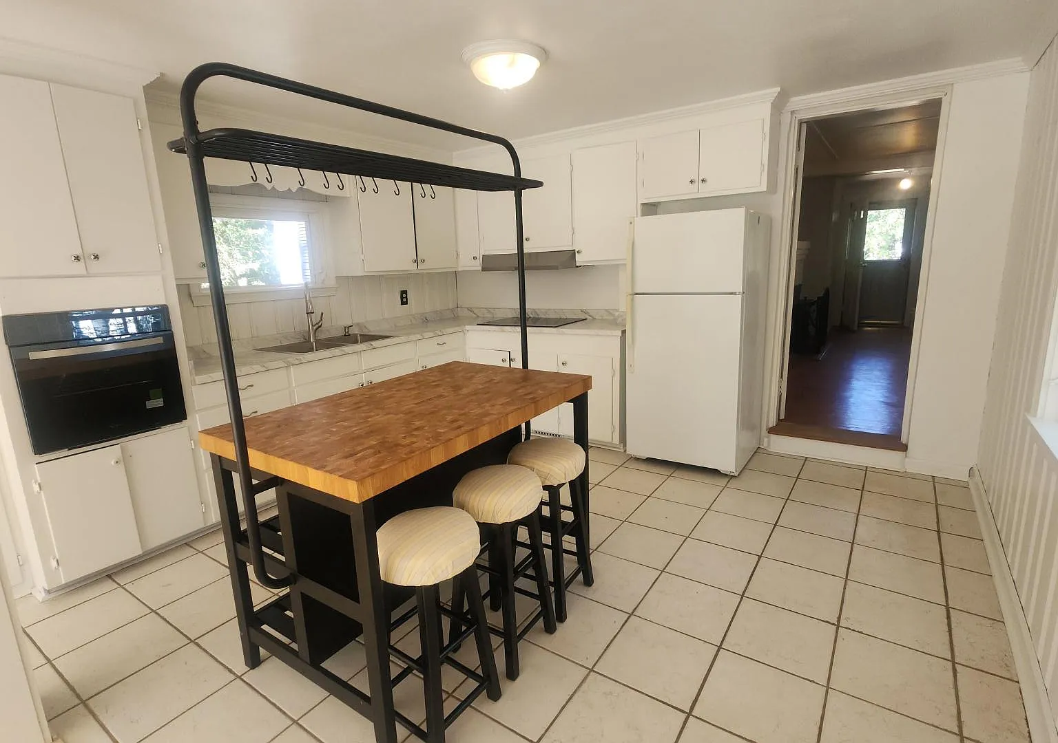 3 bed, 1986 sqft, $3,450 — Photo 4