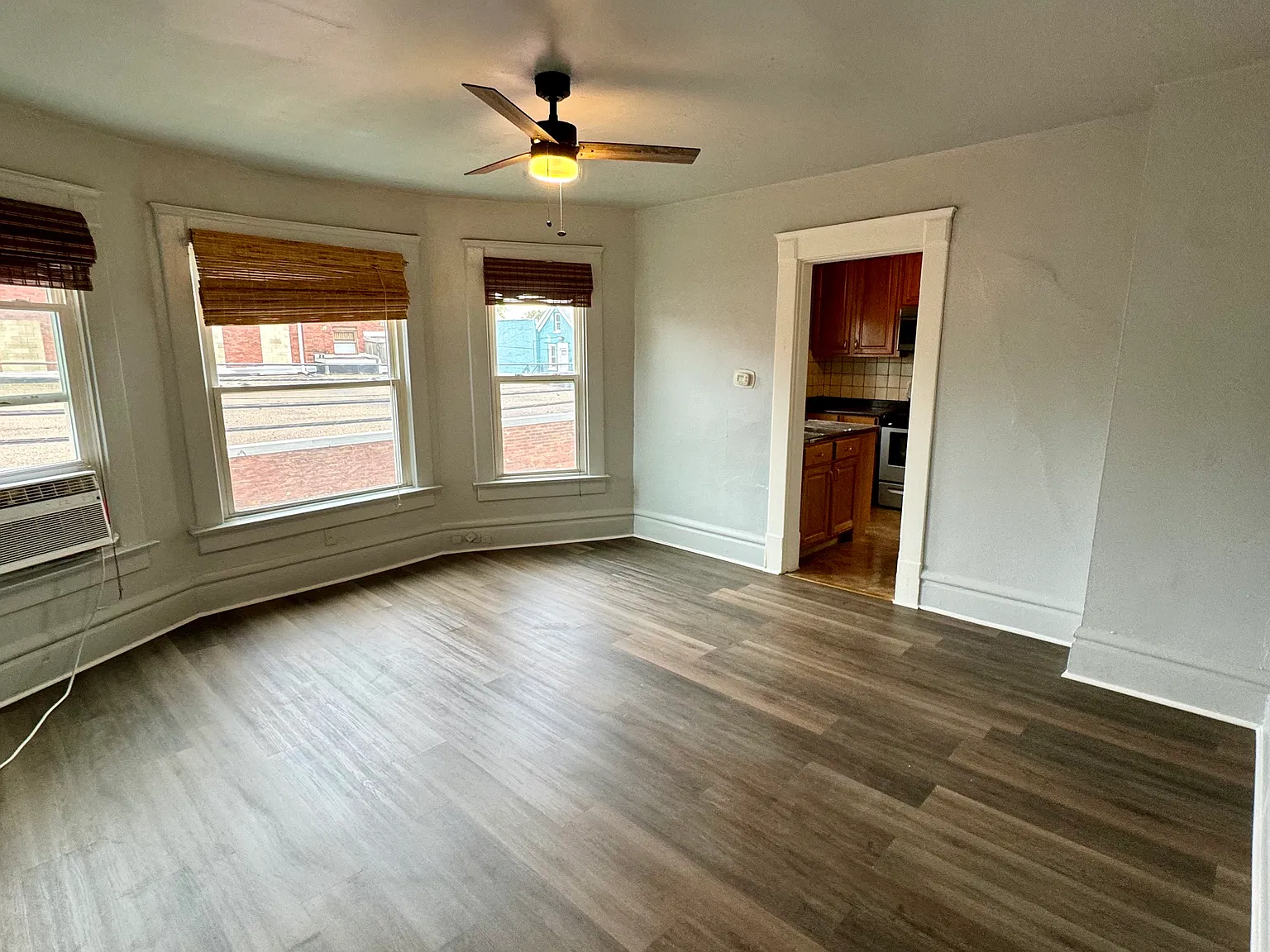 536 Reinhard Ave — Photo 2